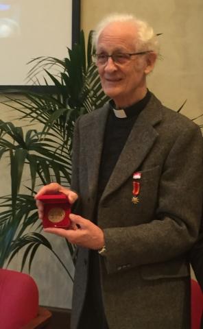 Fr Franz Magnis-Suseno SJ receives Matteo Ricci Award 
