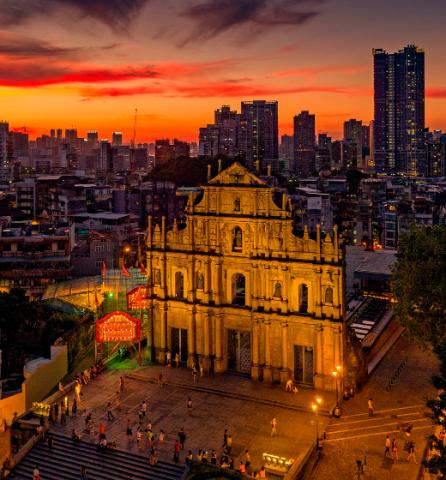 Ruins of St Paul and the tomb of the martyrs against the backdrop of modern-day Macau. Photo by Chan Hin Lo (陳顯耀先生)