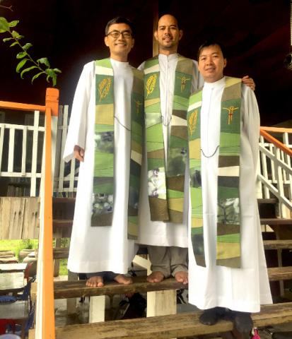 Jesuit Service Banteay Prieb Coordinator Fr Kwon Oh-chang SJ, Country Coordinator of Jesuit Service Cambodia Fr Gabriel Lamug-Nañawa SJ and Cambodia Mission Treasurer Fr Rudy Chandra Wijaya SJ wearing the Laudato si’ stole