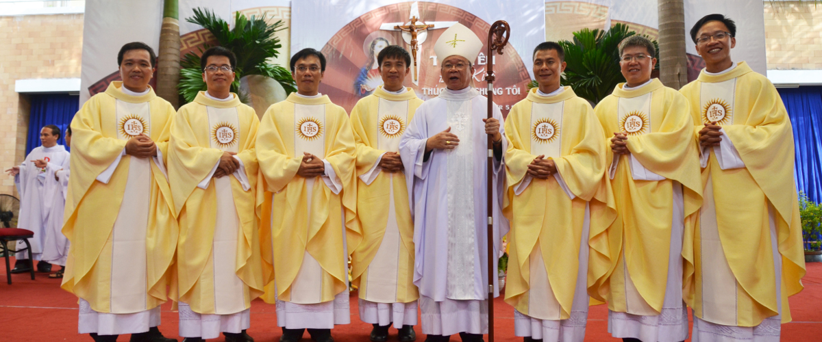 Seven new Jesuit priests in Vietnam