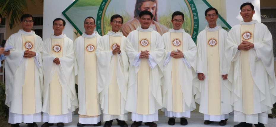 Eight Jesuits ordained priests in Vietnam
