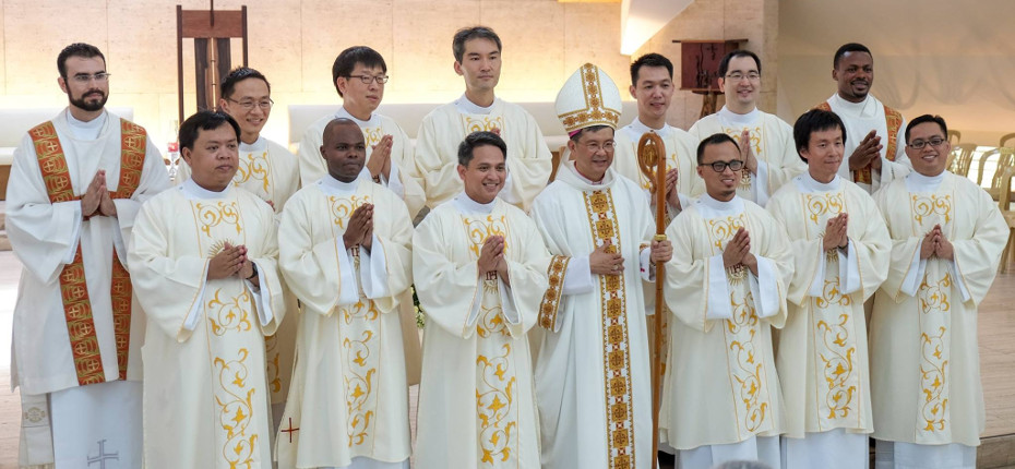 Eleven Jesuits ordained as deacons in the Philippines