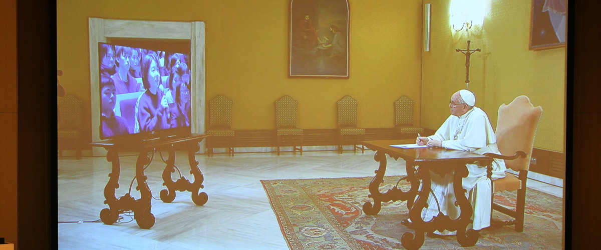 Japanese students video chat with Pope Francis