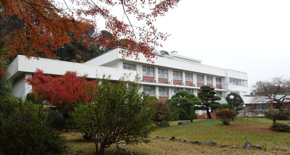 From retreat house to refugee centre