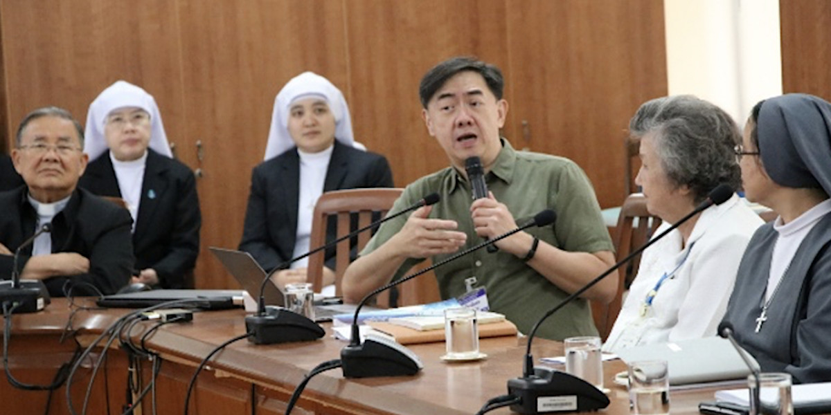 “Learning by Refraction” comes to Catholic schools in Thailand