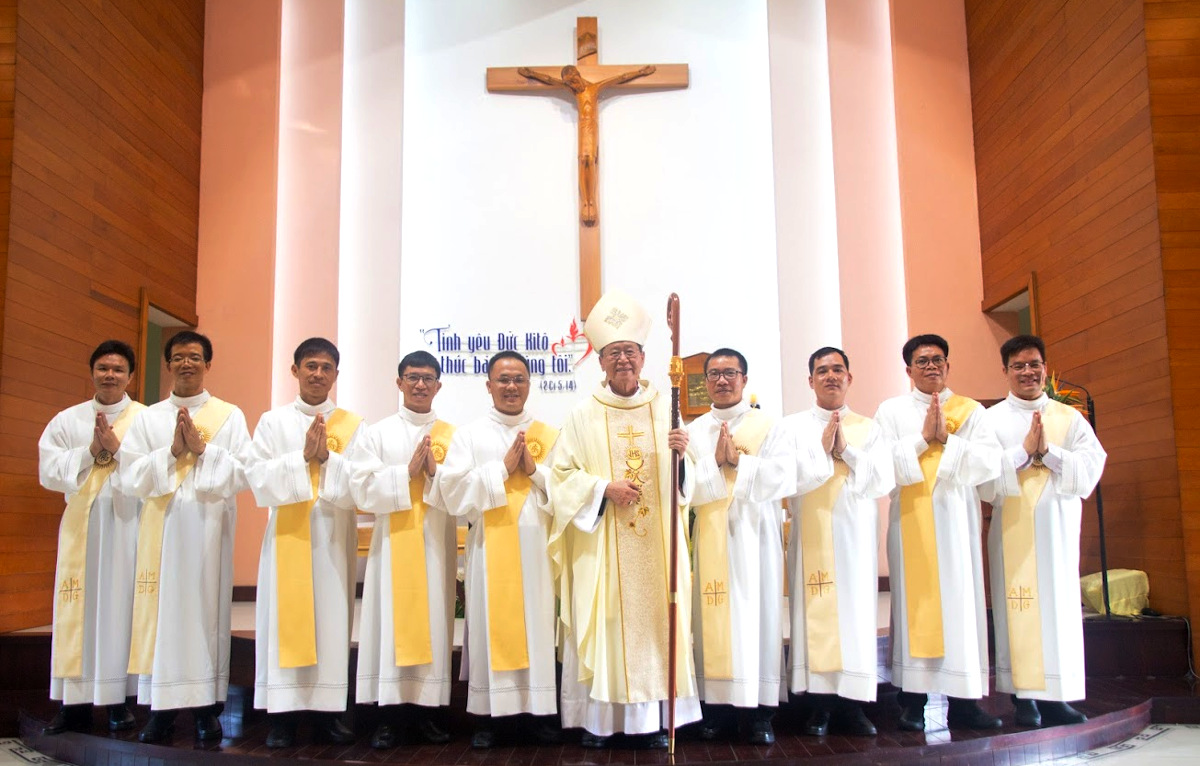 Nine Jesuits ordained deacons in Vietnam