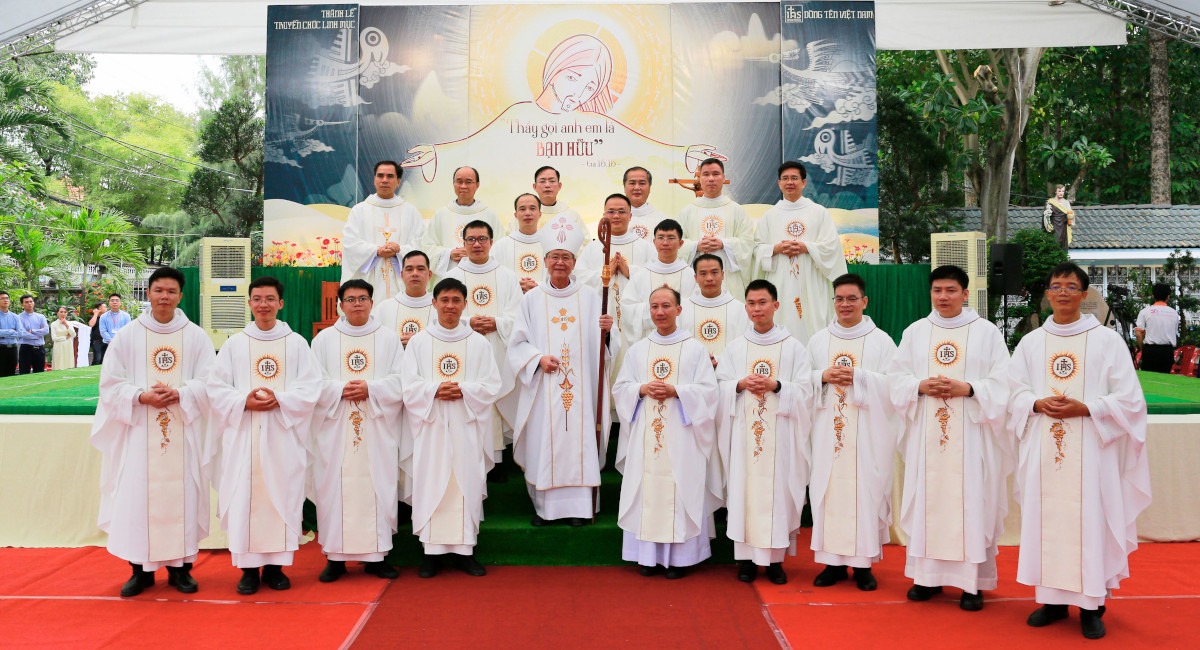 Fifteen Vietnamese Jesuits ordained to the priesthood