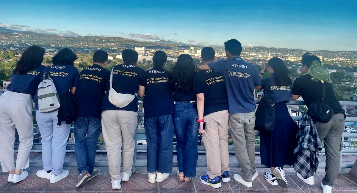 Hope is that thing with fingers