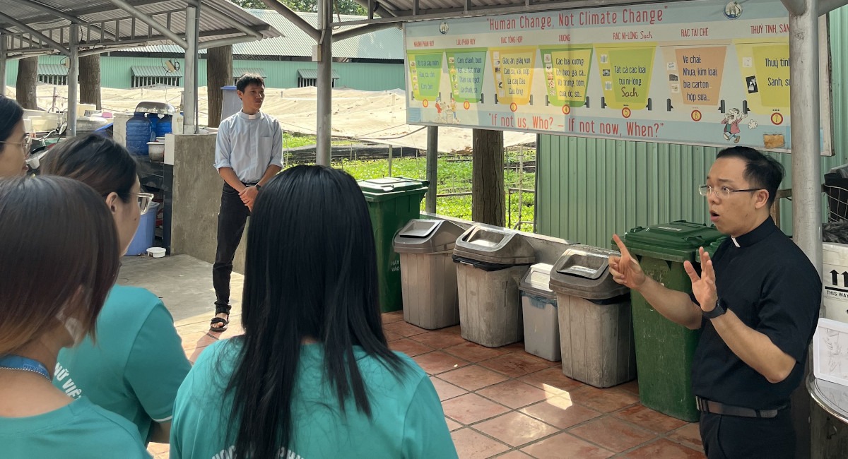 Vietnamese students collaborate with Jesuits on environmental project