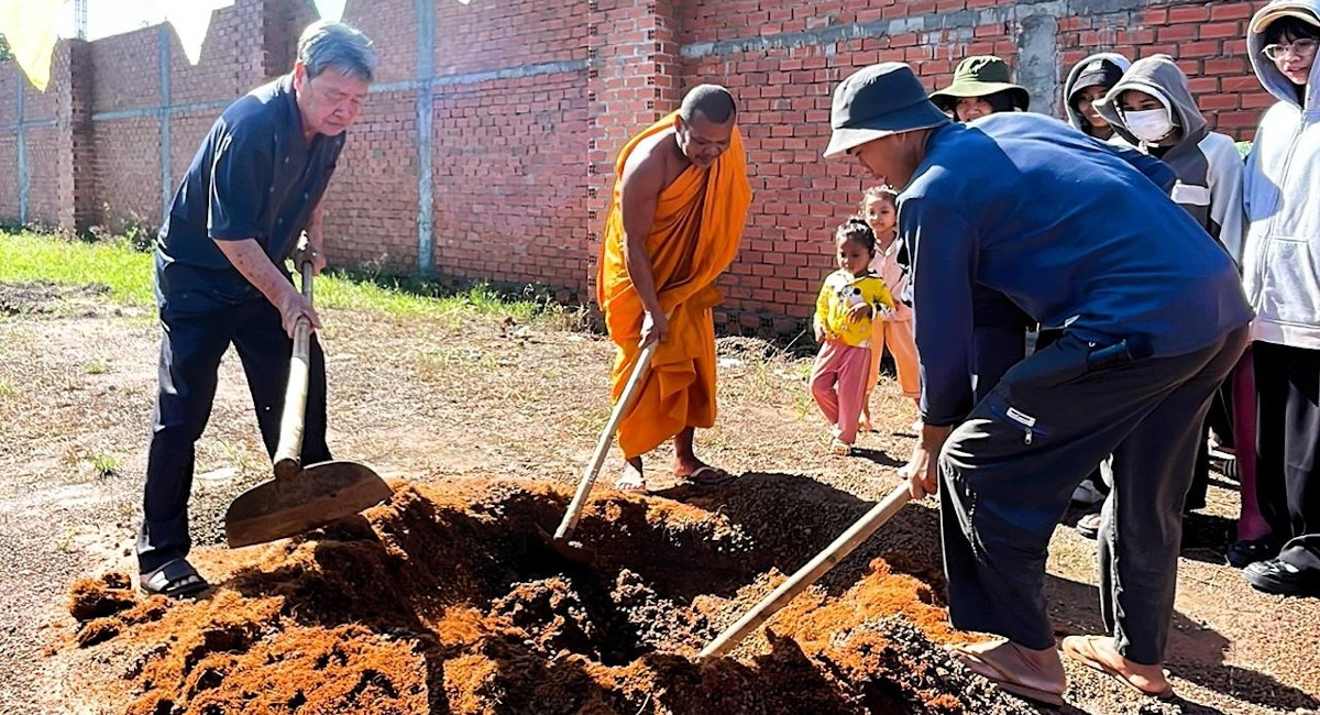 Jesuits and Buddhists join hands in tree-planting for Season of Creation